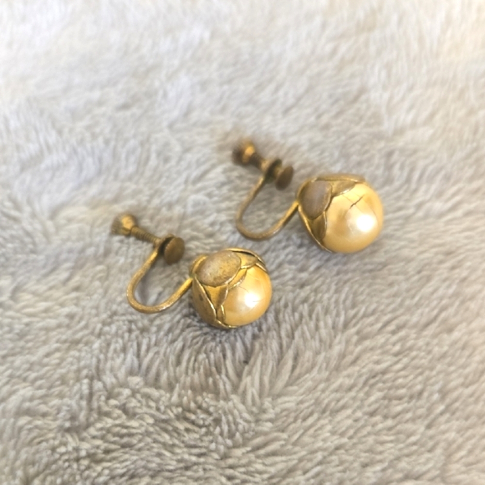 #587 Vintage  Gold Tone Pearl Drop Earrings